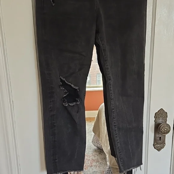 Express Black Distressed Slim Crop Jeans with Frayed Hem | Size 8R - Picture 4 of 6